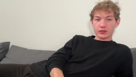 Snapshot of oliver_beck chatting on 01.17.25 Oliver Beck online show from 01.17.25