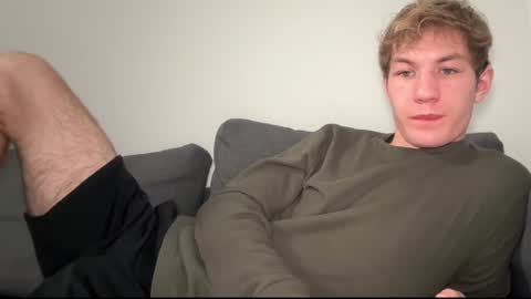 Snapshot of oliver_beck chatting on 01.18.25 Oliver Beck online show from 01.18.25