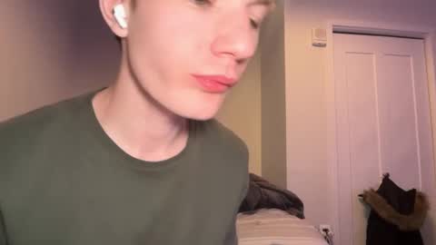 Snapshot of oliver_beck chatting on 02.10.25 Oliver Beck online show from 02.10.25