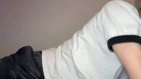 Snapshot of oliver_beck chatting on 03.01.25 Oliver Beck online show from 03.01.25