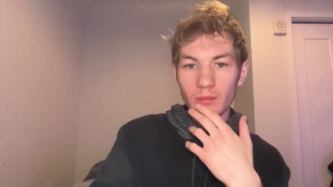 Snapshot of oliver_beck chatting on 03.04.25 Oliver Beck online show from 03.04.25