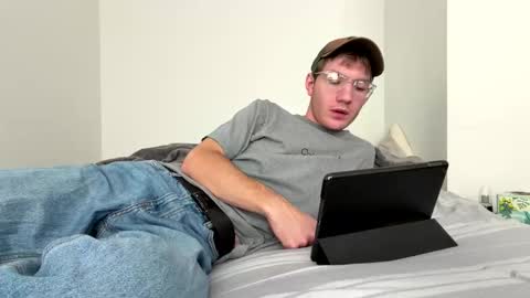 Snapshot of oliver_beck chatting on 10.19.25 Oliver Beck online show from 10.19.25