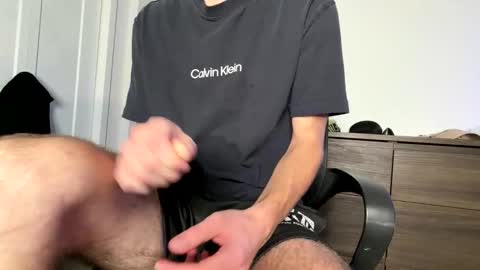 Snapshot of oliver_beck chatting on 11.04.25 Oliver Beck online show from 11.04.25