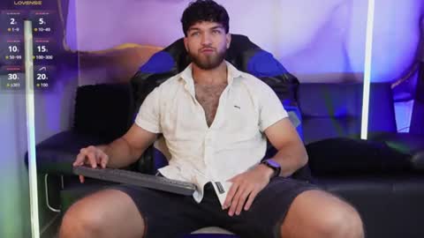 Snapshot of oliver_dallas1 chatting on 06.19.26 Oliver Dallas online show from 06.19.26