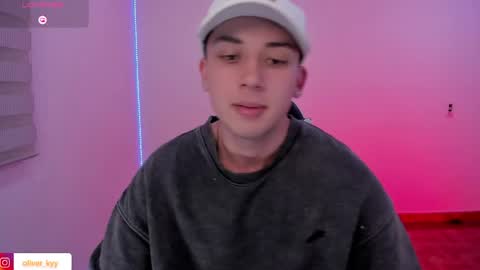 Snapshot of oliver_kyy chatting on 05.15.26 oliveeer online show from 05.15.26