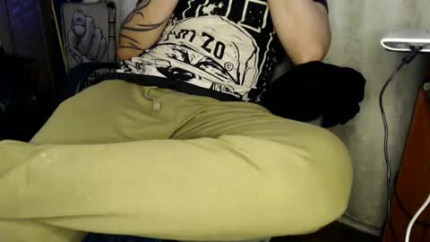 oliver_laid_2023 online show from 11.16.25