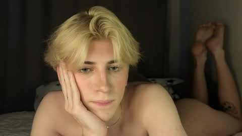 Snapshot of oliver_star_boy chatting on 05.21.26 oliver online show from 05.21.26