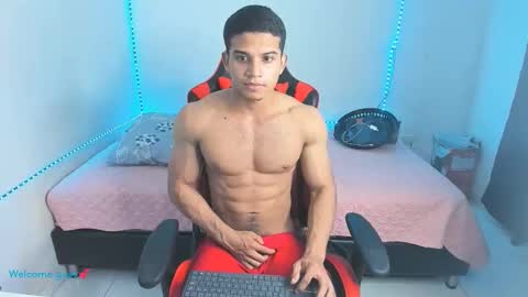 Snapshot of oliver_thompsson chatting on 05.25.26 oliver thompsson online show from 05.25.26