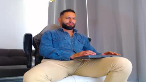 oliver online show from 11.21.25