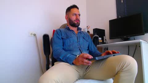 Snapshot of oliverdrew1 chatting on 01.17.26 oliver online show from 01.17.26