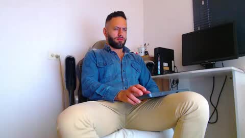 Snapshot of oliverdrew1 chatting on 02.09.26 oliver online show from 02.09.26