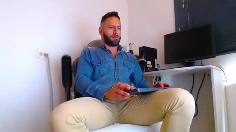 Snapshot of oliverdrew1 chatting on 02.11.26 oliver online show from 02.11.26