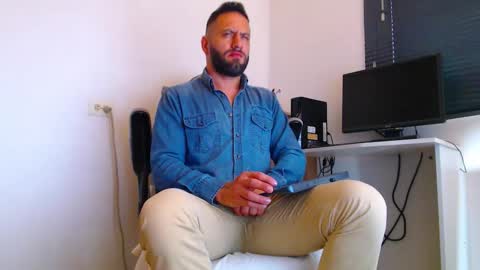 Snapshot of oliverdrew1 chatting on 02.12.26 oliver online show from 02.12.26