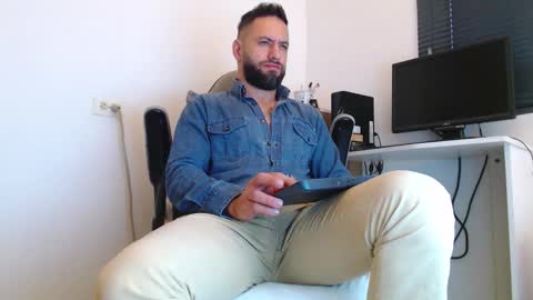 Snapshot of oliverdrew1 chatting on 02.20.26 oliver online show from 02.20.26