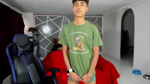 Snapshot of oliverhot2005 chatting on 01.31.25 oliverhot2005 online show from 01.31.25