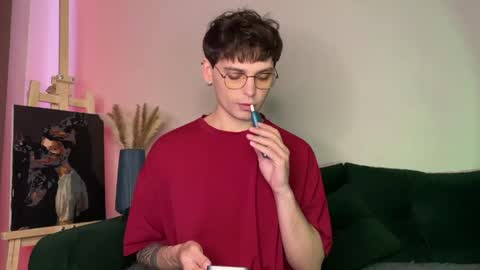 Snapshot of oliverlawrence chatting on 06.05.26 oliverlawrence online show from 06.05.26