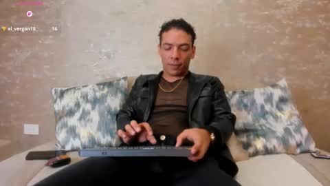 Snapshot of oliverwyse chatting on 06.05.26 Oliver online show from 06.05.26