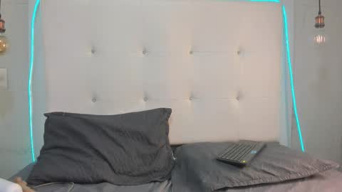  olivia  online show from 12.01.25