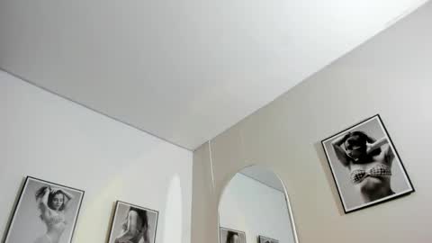 Olivia Collins online show from 04.22.26