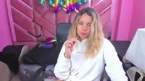  OLIVIA  online show from 02.05.25