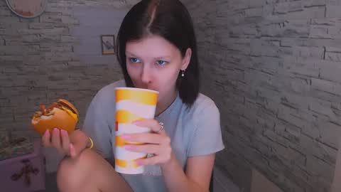 Snapshot of olivia_red_ chatting on 12.15.24 Olivia online show from 12.15.24