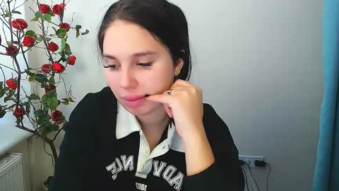 Snapshot of olivia_red_ chatting on 10.03.25 Olivia online show from 10.03.25