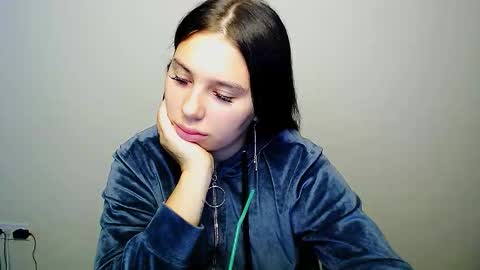 Snapshot of olivia_red_ chatting on 10.04.25 Olivia online show from 10.04.25