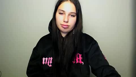 Snapshot of olivia_red_ chatting on 10.07.25 Olivia online show from 10.07.25