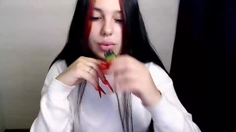 Snapshot of olivia_red_ chatting on 10.27.25 Olivia online show from 10.27.25