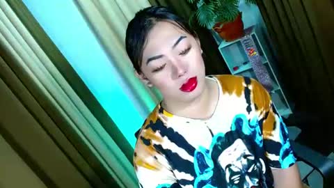 Miss OLIVIA online show from 10.04.25