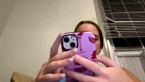 oliviaaraee online show from 02.05.26