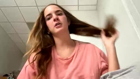 oliviaaraee online show from 03.02.26