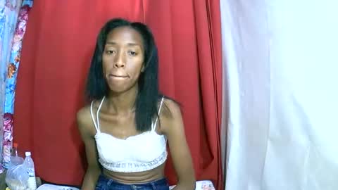 Snapshot of oliviah27 chatting on 10.05.25 oliviah27 online show from 10.05.25
