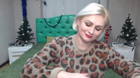 Snapshot of oliviahorst chatting on 12.25.24 OliviaHorst online show from 12.25.24