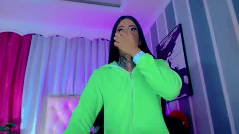 oliviahot01 online show from 04.10.26