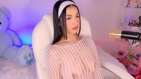 Olivia Mcneill  online show from 11.22.25