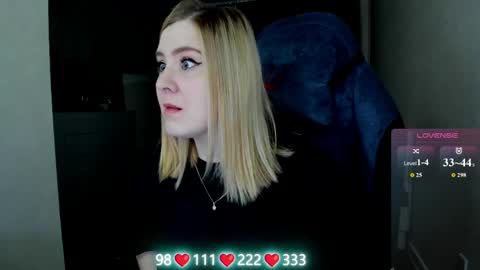 Snapshot of oliviamunk chatting on 06.04.26 . online show from 06.04.26