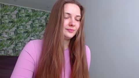 Snapshot of oliviashiny chatting on 04.19.26 Olivia online show from 04.19.26