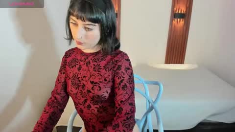 Snapshot of oliviawolf3 chatting on 11.28.25 oliviawolf3 online show from 11.28.25