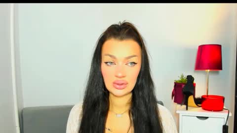 OliviaWomen online show from 02.07.26