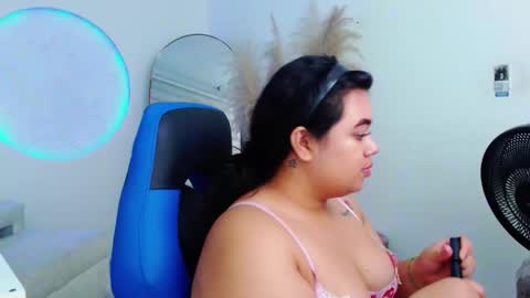 oliviia_cute online show from 10.25.25