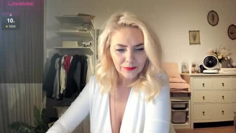 ollalla7 online show from 11.02.25