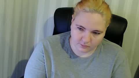 Snapshot of olyaandnetty chatting on 12.19.25 OlyaAndNetty online show from 12.19.25