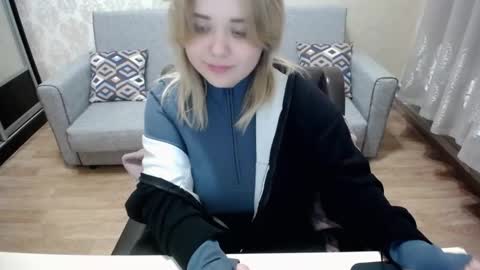 Snapshot of omg_itsperfect chatting on 09.21.25 Fina online show from 09.21.25