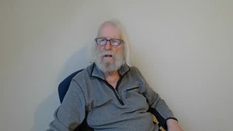 Snapshot of onanister chatting on 01.02.25 Somewhere over the rainbow online show from 01.02.25