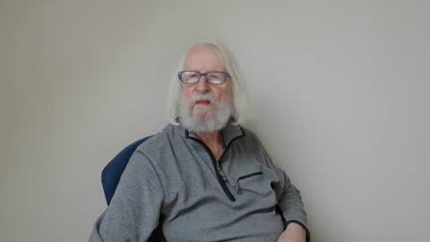 Snapshot of onanister chatting on 01.04.25 Somewhere over the rainbow online show from 01.04.25