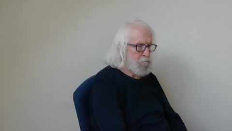 Snapshot of onanister chatting on 01.05.25 Somewhere over the rainbow online show from 01.05.25