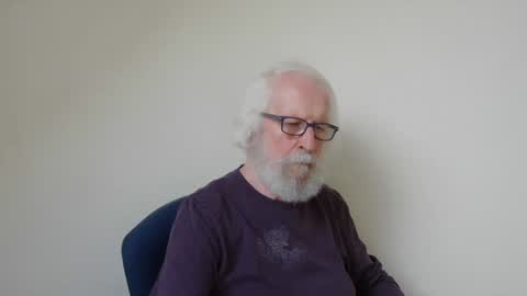 Snapshot of onanister chatting on 01.15.25 Somewhere over the rainbow online show from 01.15.25