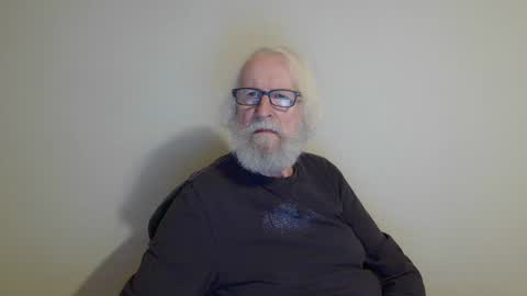 Snapshot of onanister chatting on 01.15.25 Somewhere over the rainbow online show from 01.15.25