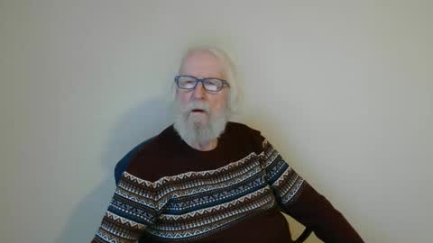 Snapshot of onanister chatting on 02.02.25 Somewhere over the rainbow online show from 02.02.25